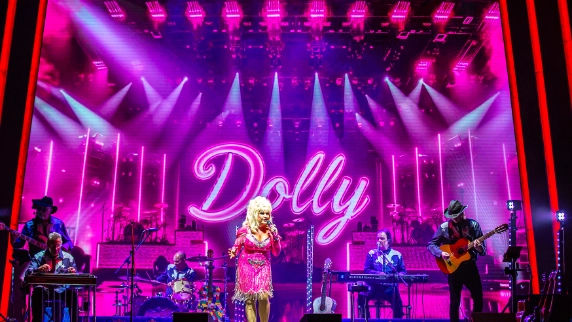 Sarah Jayne as Dolly Parton 