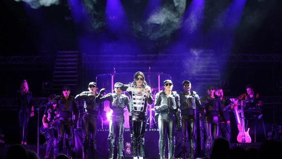 Ben Bowden as Michael Jackson 
