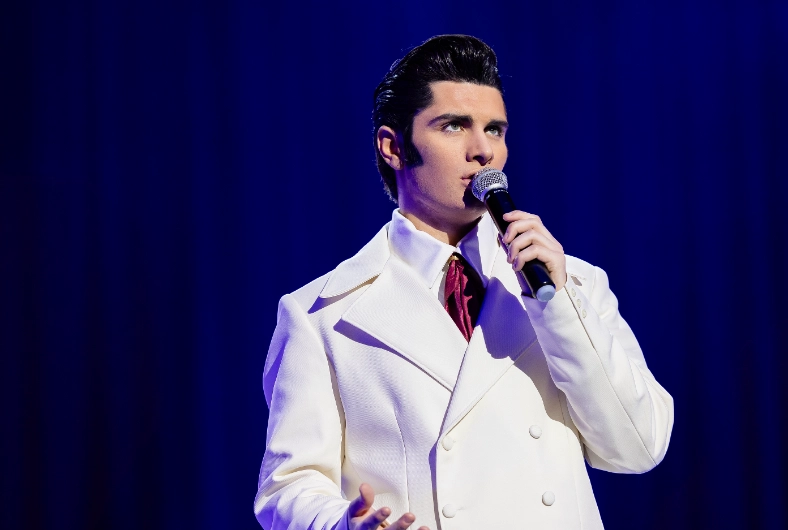 Emilio Santoro as Elvis: Blue Christmas